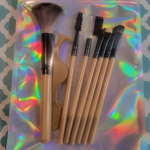 Makeup Brushes & 4 Pcs Makeup Sponge